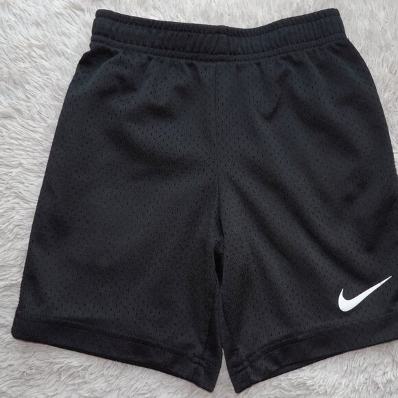 Boys Size 6 Nike Black Dri-Fit Mesh Shorts, 6" Inseam - Picture 3 of 6